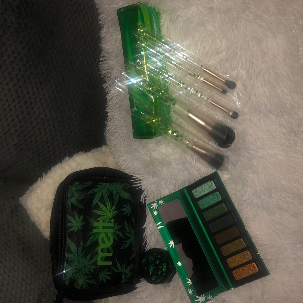 Melt flower 🍀bundle awesome present 🎁 or you